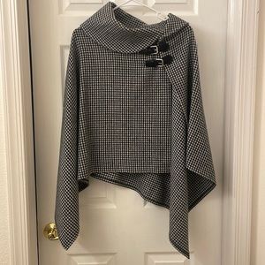 Black and white Ralph lauren women’s poncho